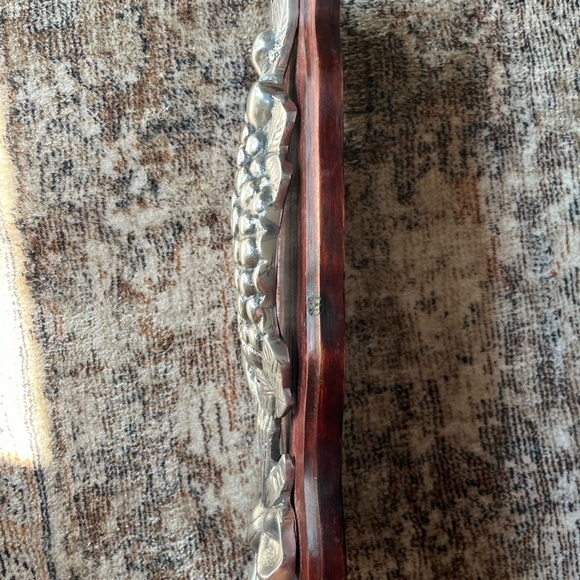 Silver and Wood Grape Wall Decor Plaque good for a kitcken decor - Picture 4 of 4